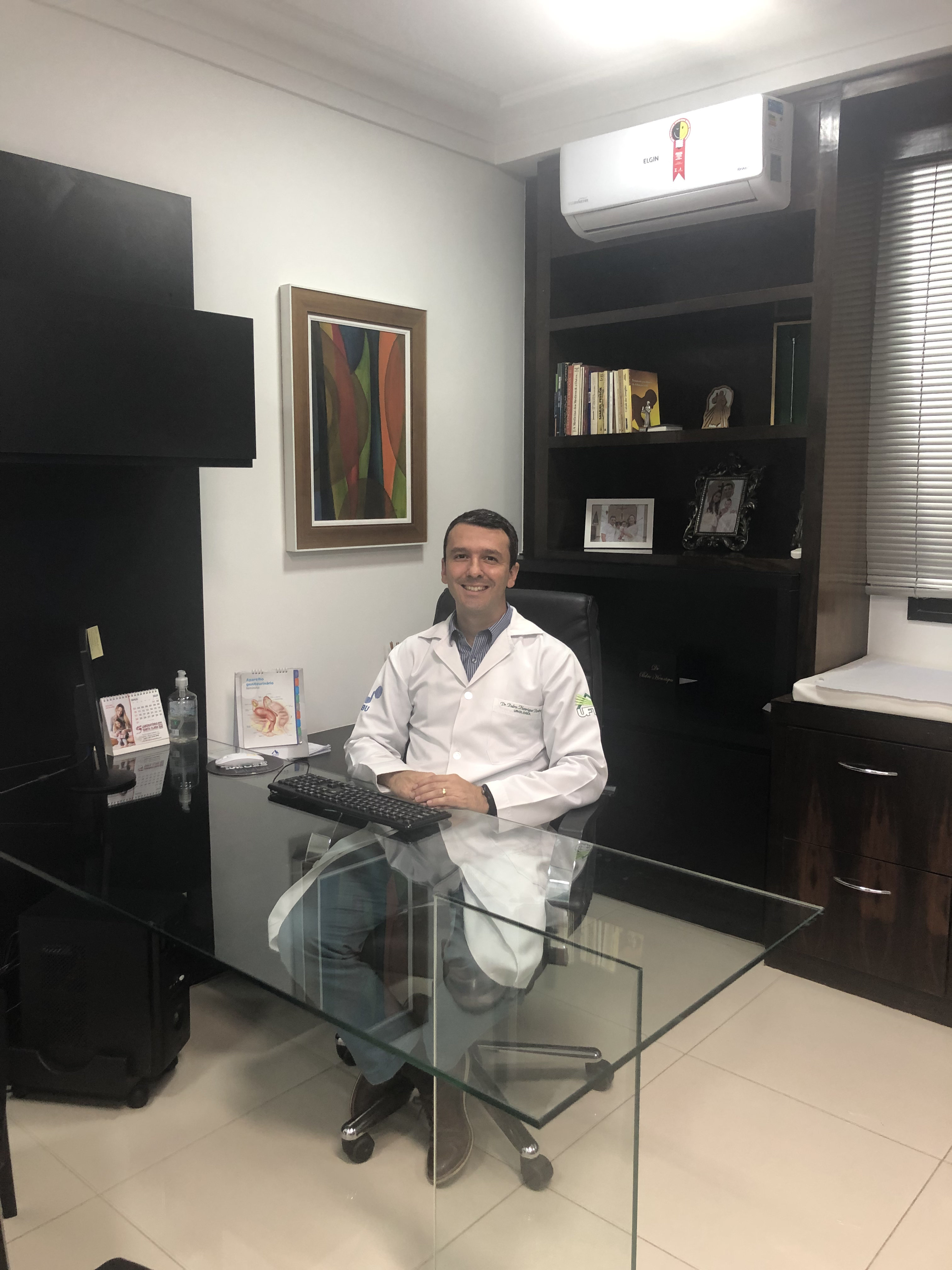 Dr. Pedro Henrique no consultório - Edifício Athenas, Montes Claros